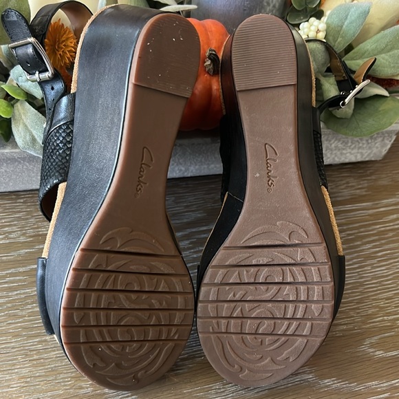 Clark Artisan Black Leather Wedges size 8.5 - Picture 6 of 10